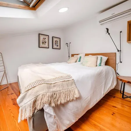 Spacious Penthouse Duplex W Castle Views Apartment Lisbon