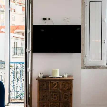 Castle-view Penthouse Duplex In * Lisboa