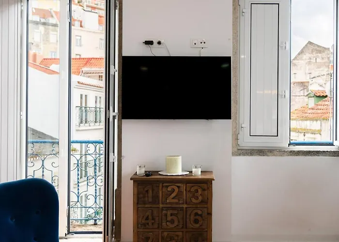 Castle-view Penthouse Duplex In * Lisboa