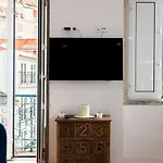 Castle-view Penthouse Duplex In * Lisboa