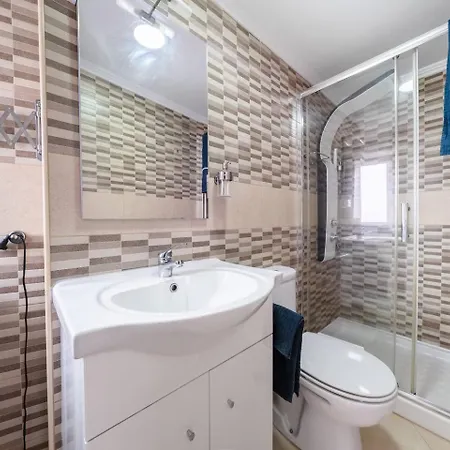 Castle-view Penthouse Duplex In Лиссабон