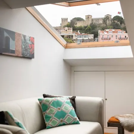 Castle-view Penthouse Duplex In Апартаменты Лиссабон